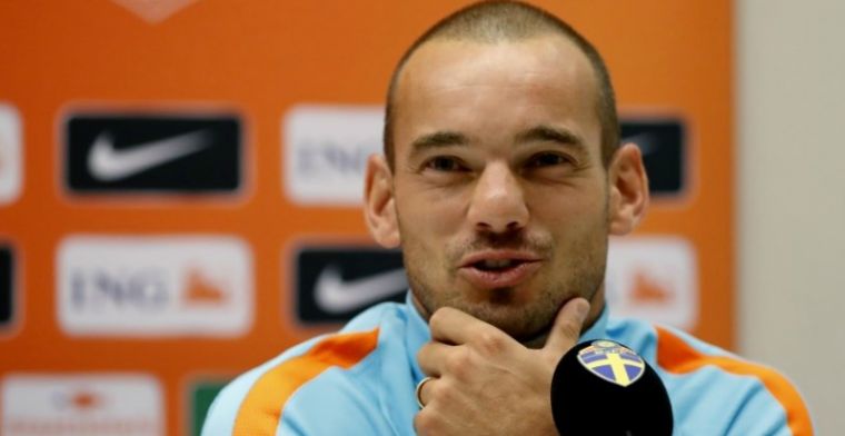 Sneijder kust vlag en schudt hand van Erdogan: Ik voel me een Turk