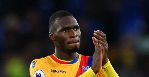Stevige klap: 'Benteke moet nu al terug weg bij Crystal Palace'