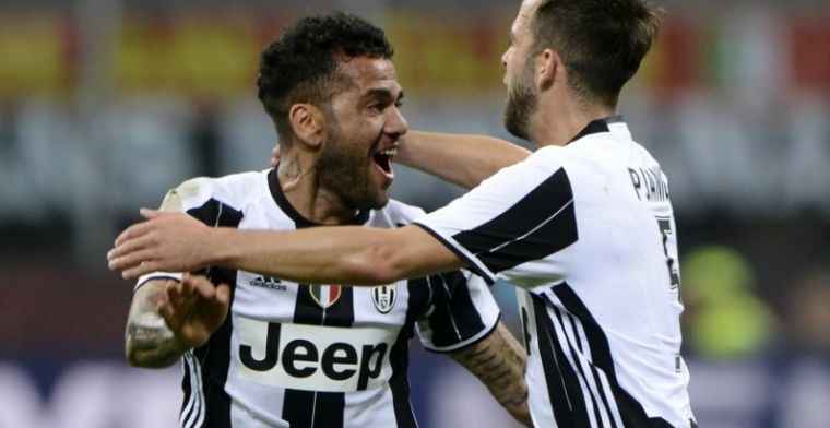 'Chinezen willen Dani Alves verleiden met weeksalaris van 186.000 euro'