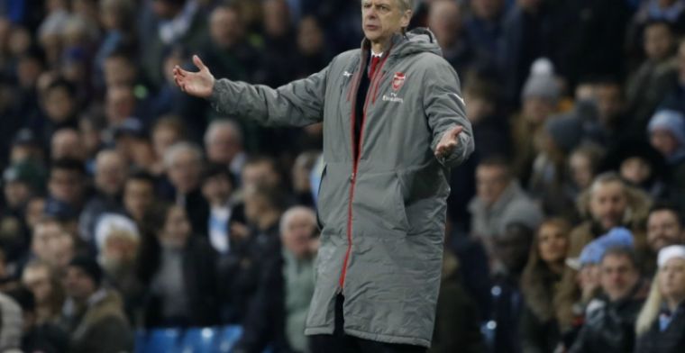 'Gevangen dier' Wenger afgemaakt na afgang bij Bayern: 'Bay, Bye Arsène'