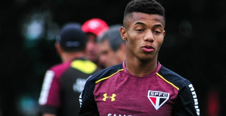 Overmars moet Neres afremmen bij Ajax-presentatie: Dat is wat vroeg