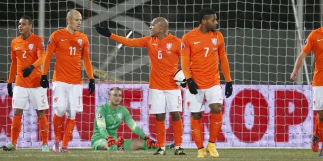 Domper voor Blind: tweetal sluit later aan, Robben kampt weer met blessureleed