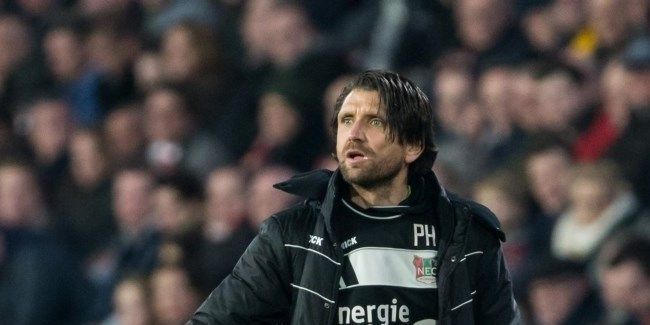 Hyballa laat training NEC over aan vrouw: 'Dat is Laura, ze was hier in oktober'