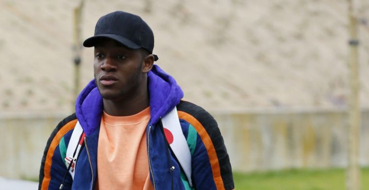 Kleurrijke Batshuayi steelt de show bij aankomst Rode Duivels