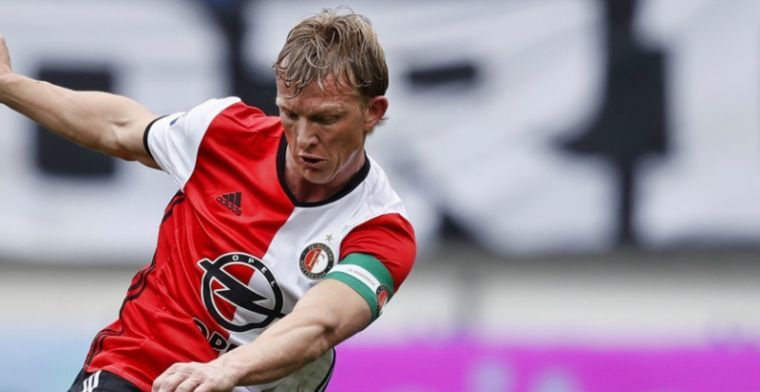 Kuyt 'weigert' cadeau van enthousiaste supporter: 'Dat telt niet, dat weet je'