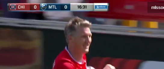 Schweinsteiger vergaart heldenstatus met kiezelharde kopbal tijdens debuut