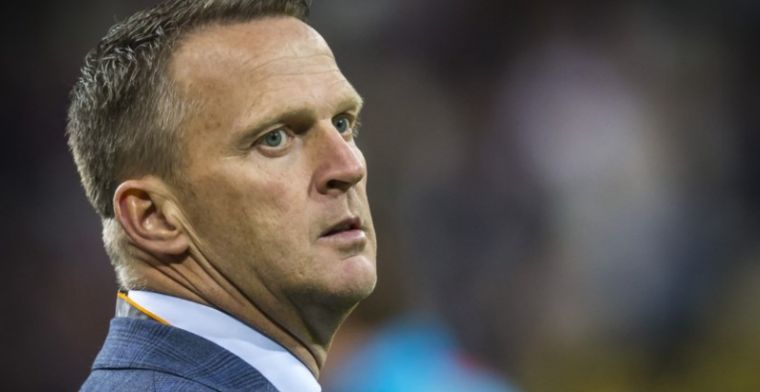 Van den Brom doet oproep na 'miskleun' AZ: Alsjeblieft, maak fouten