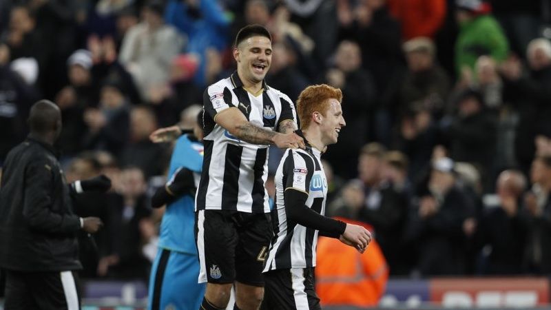 Sels kampioen met Newcastle, Reading maakt zich op voor play-offs Afbeelding: Sels kampioen met Newcastle, Reading maakt zich op voor play-offs