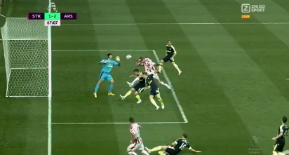 Crouch slaat aansluitingstreffer in het doel tegen Arsenal: arbitrage gefopt