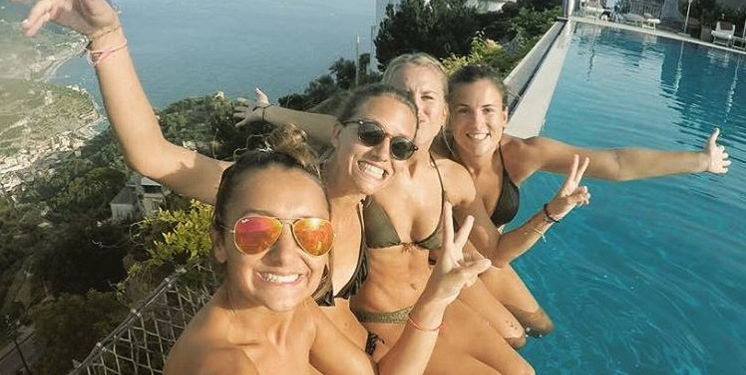 In Of Buurt Zich Toch Bikini NietKat De Mertens Amuseert Van TJK1lFc3