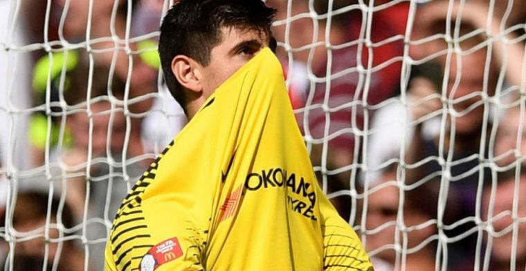 Chelsea-Belgen blameren zich tegen Defour, Benteke keihard onderuit
