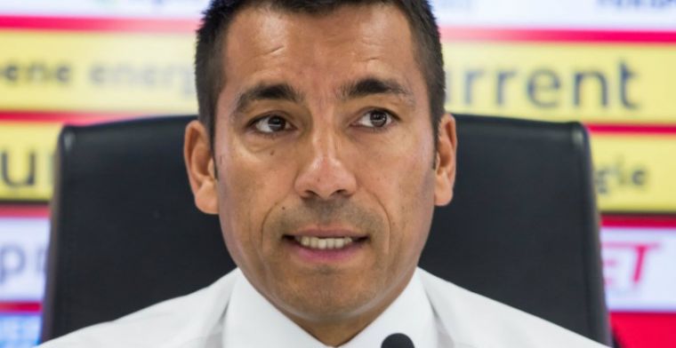 Van Bronckhorst gevraagd naar Ajax-crisis: Zou een heel vervelend seizoen worden