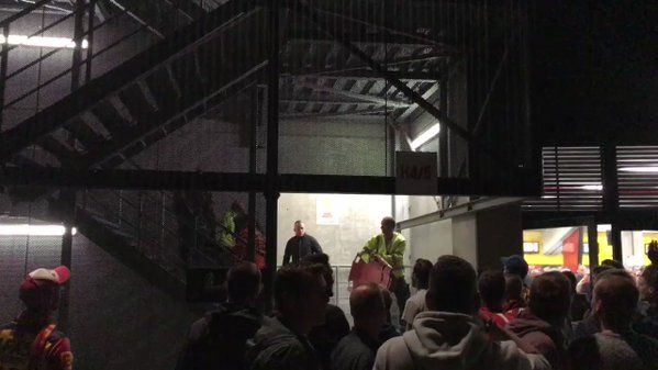 Smetje op Antwerpse zege, enkele fans laten zich gaan