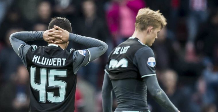 'Scheve gezichten in Ajax-kleedkamer: talenten boos over salarisverhoudingen'