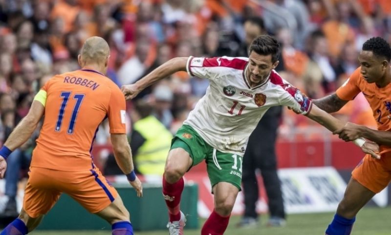 Kranten geloven er niet meer in: 'Oranje rijdt apathisch richting het ravijn' Afbeelding: Kranten geloven er niet meer in: 'Oranje rijdt apathisch richting het ravijn'