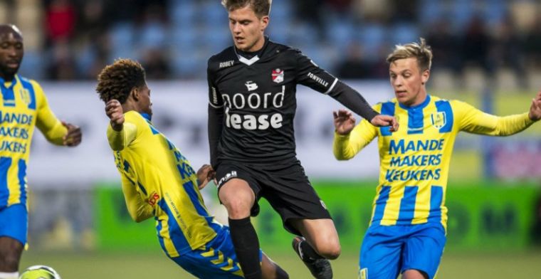 Transfervrije spits dwingt contract af bij Heracles: éénjarige verbintenis