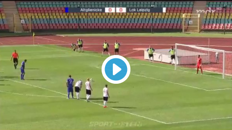 Voormalig NEC-doelman in de maling genomen met tergend langzame panenka