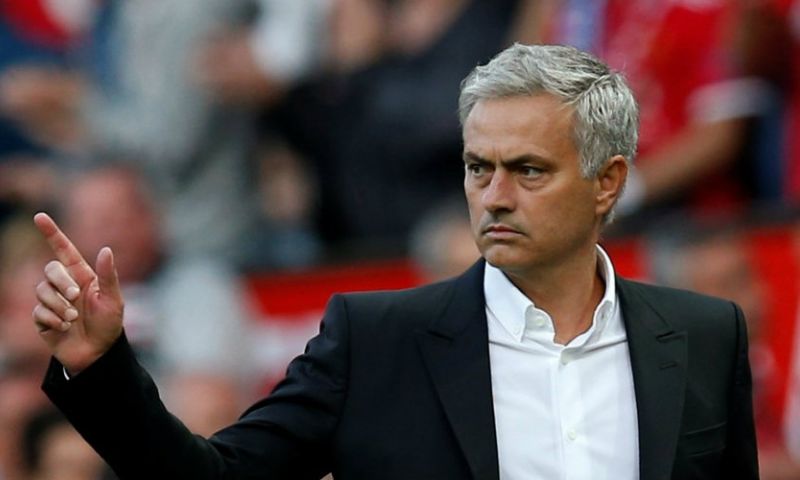 Mourinho gooit balletje op voor verdwijnen van competitie: "Misschien wel"