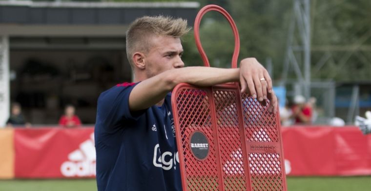 Ongekende luxe bij Ajax-kweekvijver: Het is een aardige achterhoede ja, haha