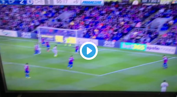 Kortsluiting bij Sakho (Crystal P.) tegen Chelsea: bizarre hakbal voor eigen goal