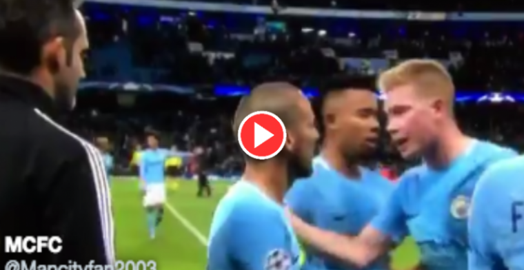 OPVALLEND: De Bruyne ruziet met ploegmaats tijdens de rust