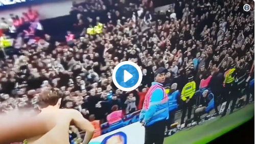 Heerlijk: supporter 'steelt' West Ham-shirt van kind en valt op gezicht
