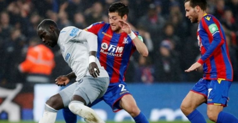 'Gevaarlijke beslissing' treft duikelende Everton-aanvaller en zorgt voor primeur