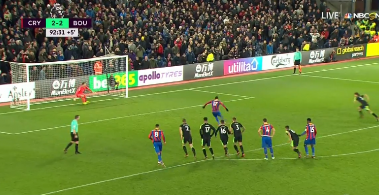 Ongelooflijke ontknoping in Premier League: Benteke mist, teamgenoot woedend