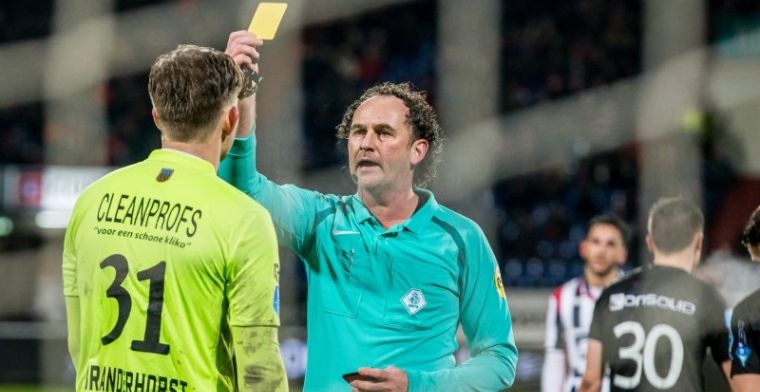 Willem II-doelman geeft scheidsrechter een duw: 'Ik zei al: het was een reflex'