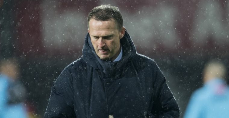 Van den Brom kijkt naar Ajax: 'Op sommige posities hebben we betere spelers'
