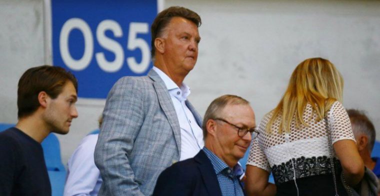 Van Gaal 'populairder dan ooit': 'Twee uur per dag bezig met mails beantwoorden'