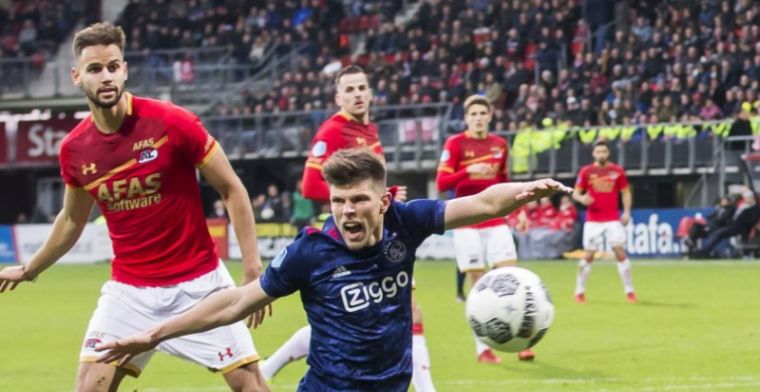 AZ'er baalt van Huntelaar: 'Ineens valt hij, de scheidsrechter wordt beïnvloed'