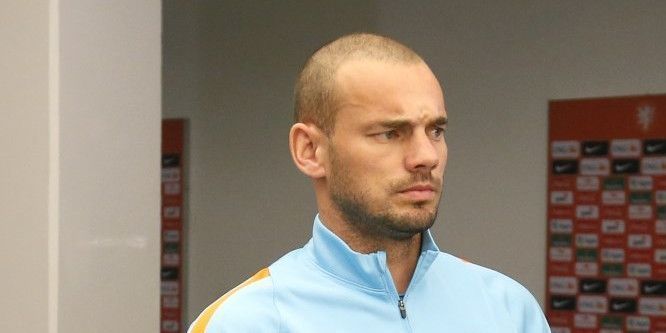 Aanvoerder Sneijder begint goed en wint eerste wedstrijd bij nieuwe club