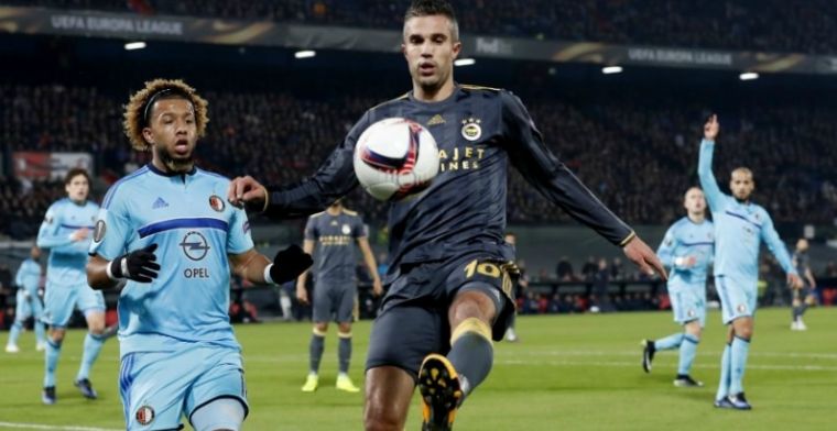 Van Bronckhorst loopt vooruit op Van Persie-komst: meerdere posities in gedachten