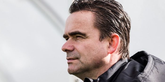 'Alles is vrij onduidelijk bij Ajax. Wie neemt de Bergkamp-rol over? Overmars?'