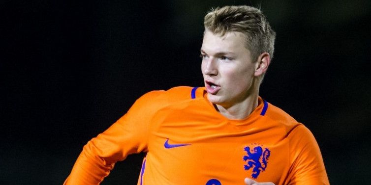 'Sinds kort heb ik een seizoenkaart, maar echt Ajacied voel ik me nog niet'