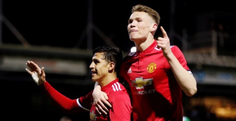 Sánchez bekroont United-debuut met dikke winst, Lukaku pikt doelpunt mee