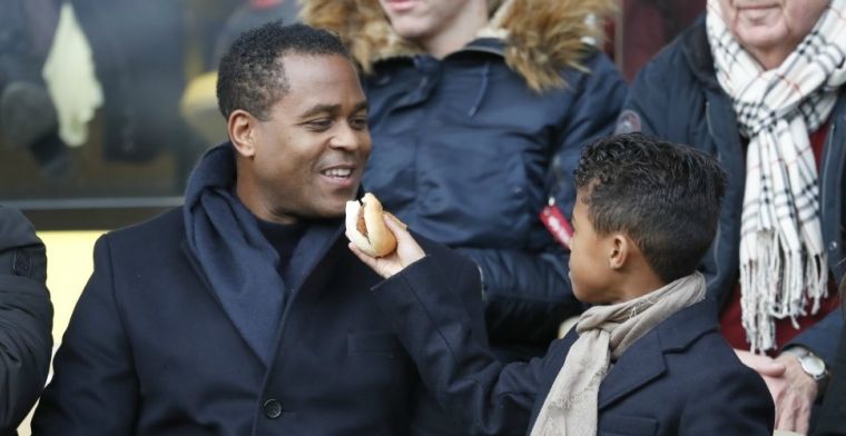 Kluivert geeft zoon Justin transferadvies: Nog een jaar of langer