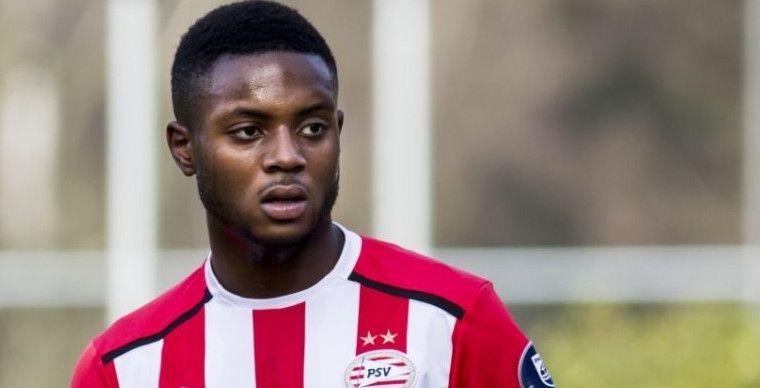 'Valse start na winters vertrek bij PSV: obsceen gebaar en boete van Juventus'