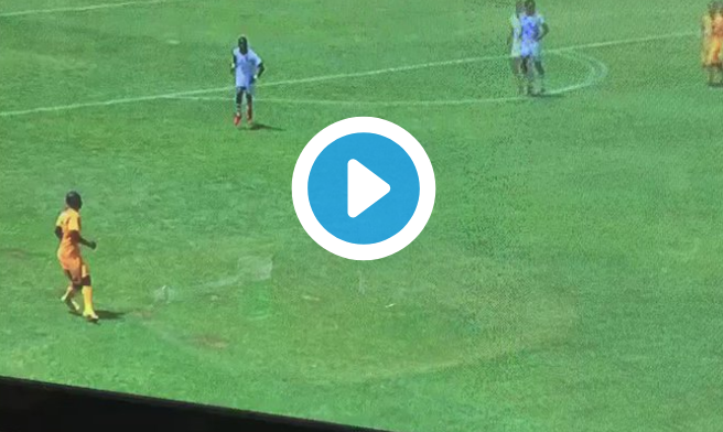 Rare beelden uit Afrika: no look-pass, dab en terugspeelbal van zestig meter