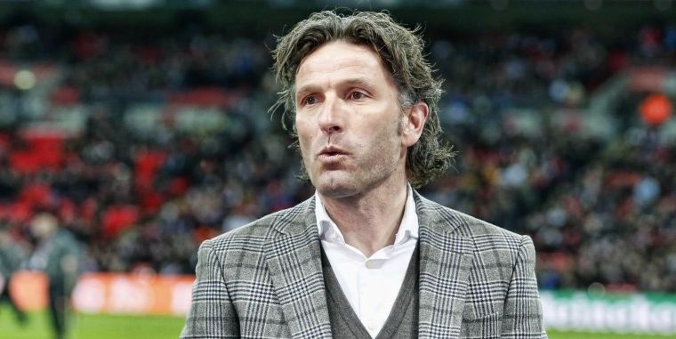 Cocu geprezen: 'Die geven we meteen een contract voor vijf jaar. Ja toch?'