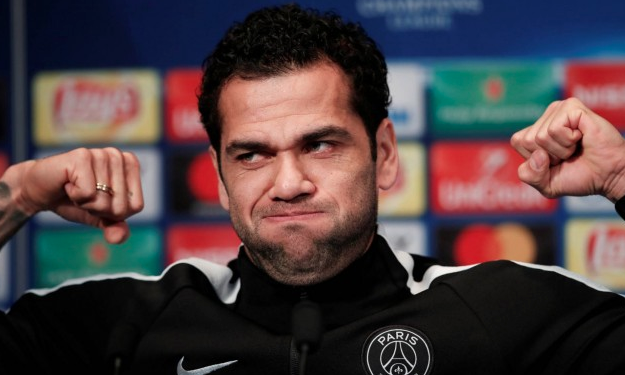 Dani Alves sale en defensa de Neymar: no es una marioneta