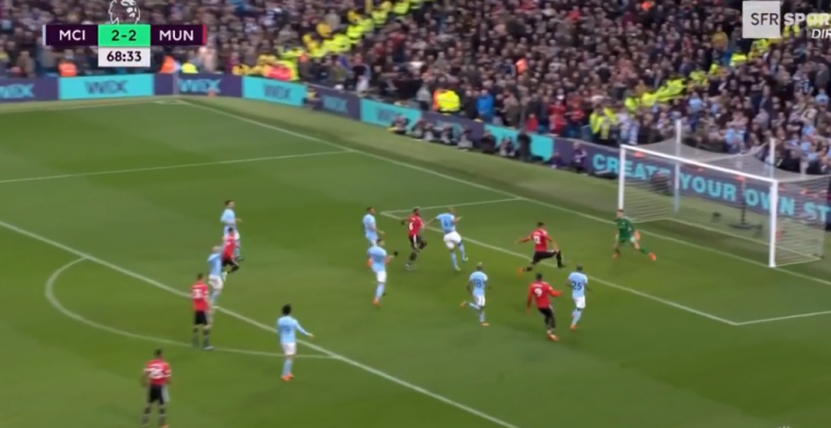 Ongekende comeback United in hol van de leeuw: Smalling zet City op achterstand