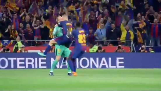 Cillessen gaat viral: spelers bespringen uitzinnige doelman na voorassist