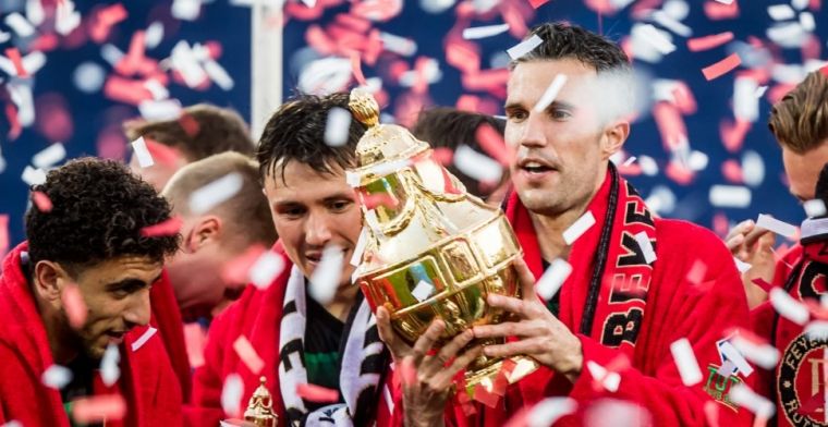 'Genietend' kamp-Van Persie geheimzinnig: Dit is zijn carrière geweest