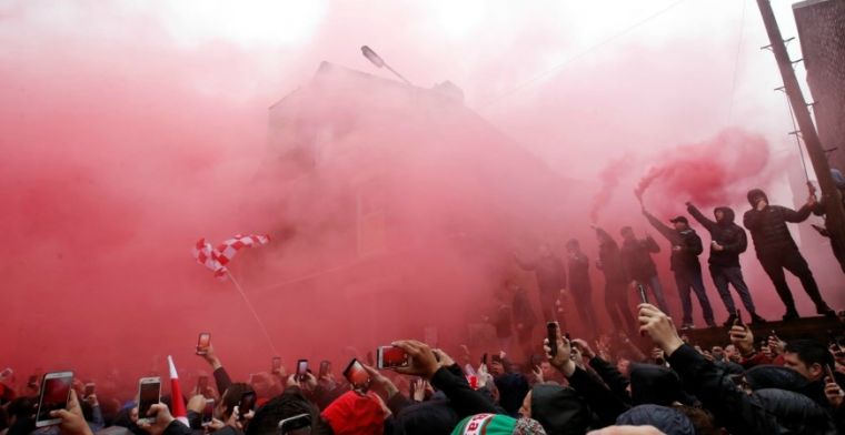 Smet op weergaloze voetbalavond: rellen rond Anfield, zelfs hamer gespot
