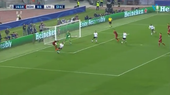 Veel ongelukkiger krijg je het niet: Lovren raakt hoofd Milner, eigen goal