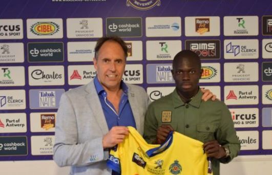 OFFICIEEL: Aanvaller tekent voor drie seizoenen bij Waasland-Beveren