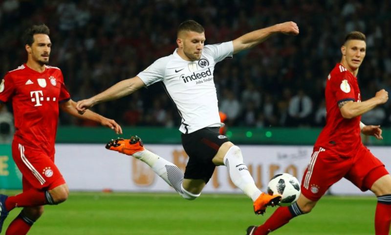 Article image Afbeelding: Enorme stunt Willems en De Guzman: Eintracht verslaat Bayern en wint Duitse beker