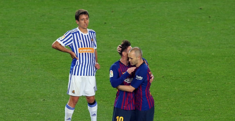 Barcelona sluit seizoen af met overwinning; publiekswissel voor emotionele Iniesta